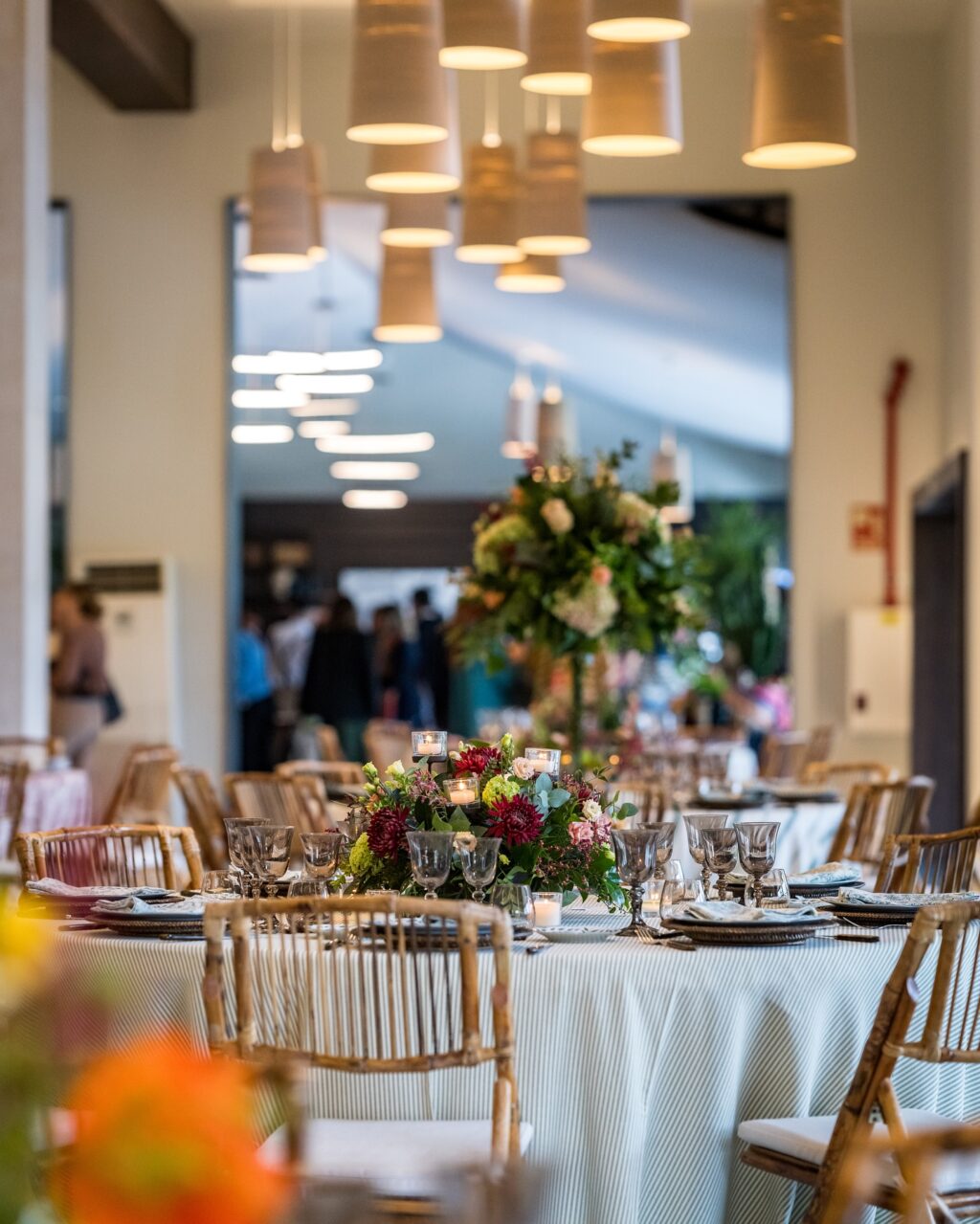Desliza para descubrir cómo pueden quedar las mesas el día de vuestra boda en Finca Astilbe con menaje, vajilla y mantelería de @options_es y centro de flores de nuestros proveedores homologados! @eltallerdelucia @elenasuarezandco @alfabiaflores @bukkaflores 

Fotos @liven_ph 

#eneldocatering #fincaastilbebyeneldo #lasallebyeneldo #grupoeneldo #venues #eventos2025 #eventossociales #eventocorporativo #eventosmadrid #venuesmadrid #venues #eventosexclusivos #cateringmadrid #gastronomiaespañola #bodas #lifestyle #beautyandlifestyle #placetobe #bodas #bodasmadrid