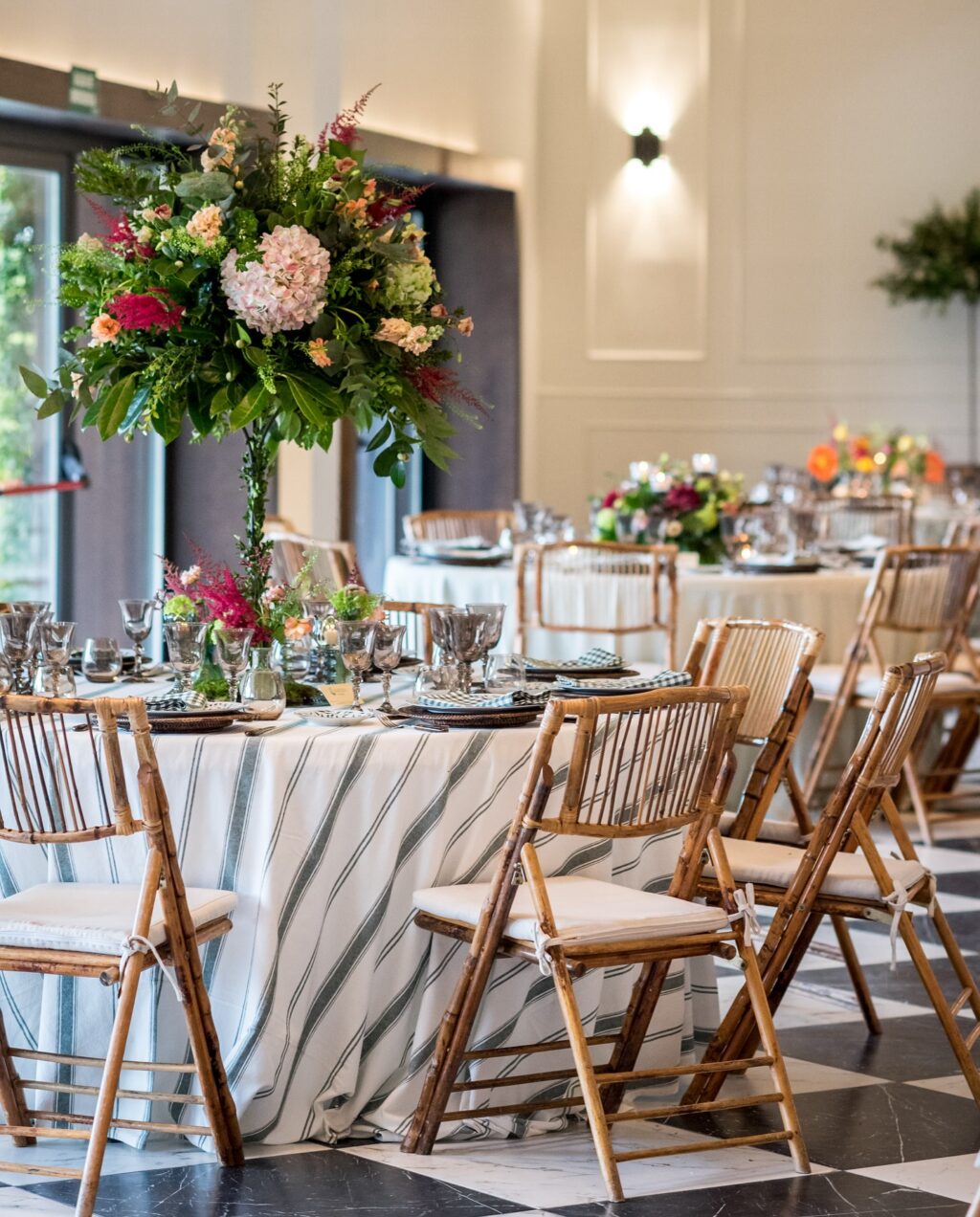 Desliza para descubrir cómo pueden quedar las mesas el día de vuestra boda en Finca Astilbe con menaje, vajilla y mantelería de @options_es y centro de flores de nuestros proveedores homologados! @eltallerdelucia @elenasuarezandco @alfabiaflores @bukkaflores 

Fotos @liven_ph 

#eneldocatering #fincaastilbebyeneldo #lasallebyeneldo #grupoeneldo #venues #eventos2025 #eventossociales #eventocorporativo #eventosmadrid #venuesmadrid #venues #eventosexclusivos #cateringmadrid #gastronomiaespañola #bodas #lifestyle #beautyandlifestyle #placetobe #bodas #bodasmadrid