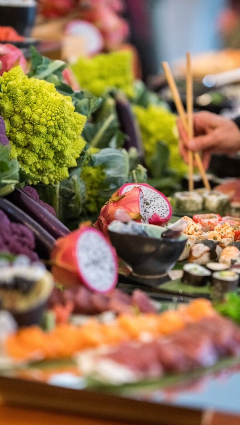 En nuestra estación de sushi preparamos todo en directo!
Te animas a contar con ella para el día de vuestra boda?
Puede quedar así de bonita!
#eneldocatering #fincaastilbebyeneldo #grupoeneldo #venuesmadrid #cateringmadrid #bodas #