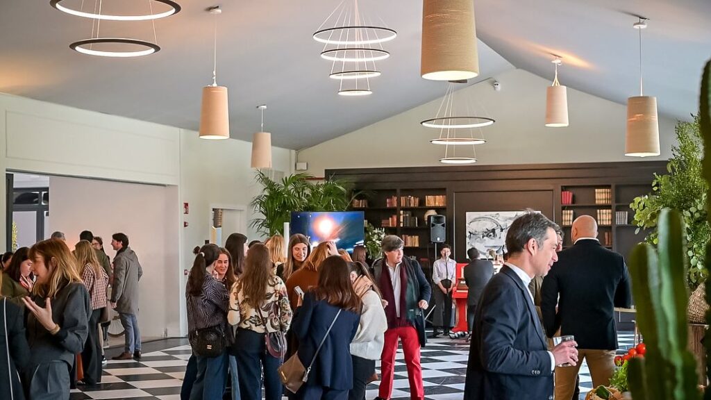 ¡Así disfrutó todo el mundo en la inauguración de la reforma de nuestra Finca Astilbe, un lugar único y versátil, perfecto para celebrar tu boda o evento corporativo con encanto y personalidad en Madrid! ✨ Gracias a todos los que participaron para hacer este evento posible. @liven_ph @options_es @alfabiaflores @eltallerdelucia @elenasuarezandco @cochesunicosbynachodevillota @heymickeyevents

#eneldocatering #fincaastilbebyeneldo #lasallebyeneldo
#grupoeneldo #venues #eventos2024 #eventossociales
#eventocorporativo #eventosmadrid #venuesmadrid #venues #eventosexclusivos #cateringmadrid #gastronomiaespañola
#bodas #lifestyle #beautyandlifestyle #placetobe
