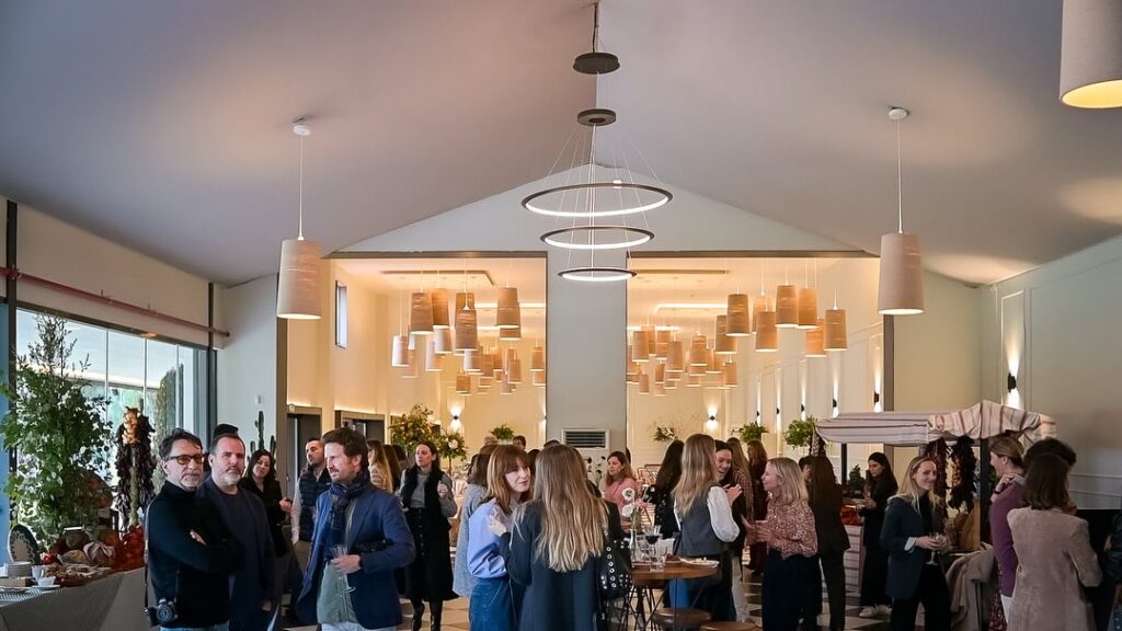 ¡Así disfrutó todo el mundo en la inauguración de la reforma de nuestra Finca Astilbe, un lugar único y versátil, perfecto para celebrar tu boda o evento corporativo con encanto y personalidad en Madrid! ✨ Gracias a todos los que participaron para hacer este evento posible. @liven_ph @options_es @alfabiaflores @eltallerdelucia @elenasuarezandco @cochesunicosbynachodevillota @heymickeyevents

#eneldocatering #fincaastilbebyeneldo #lasallebyeneldo
#grupoeneldo #venues #eventos2024 #eventossociales
#eventocorporativo #eventosmadrid #venuesmadrid #venues #eventosexclusivos #cateringmadrid #gastronomiaespañola
#bodas #lifestyle #beautyandlifestyle #placetobe