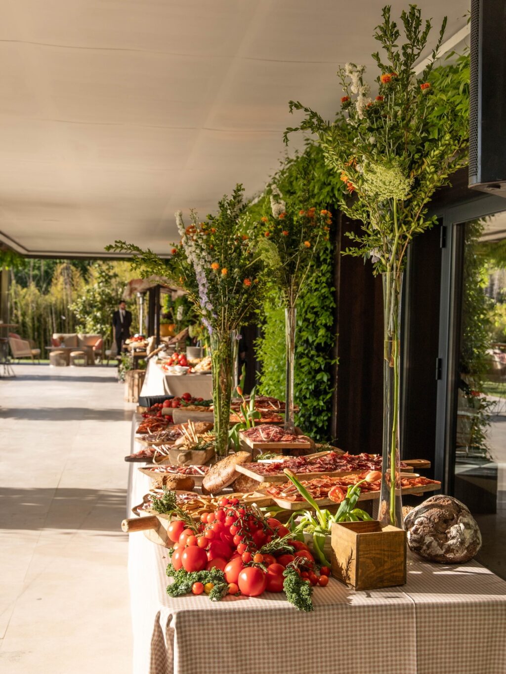 La presentación importa tanto como el sabor. Cada detalle visual de nuestros aperitivos está pensado para sorprender en los momentos clave de tu celebración.
#eneldocatering #fincaastilbebyeneldo #lasallebyeneldo #grupoeneldo #eventos2025