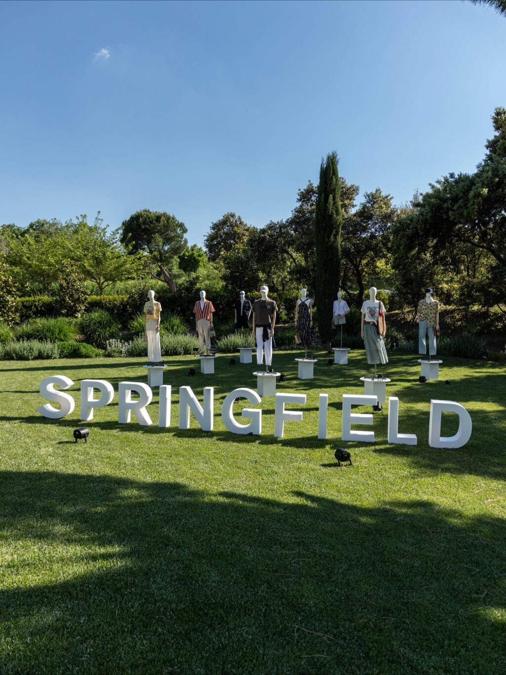 Espectacular evento de @springfieldofficial en los jardines de Finca Astilbe. Lleno de color, flores, un súper ambiente y los mejores invitados. Porque en Grupo Eneldo nos aseguramos de resaltar la marca y el producto de nuestros clientes con un servicio impecable. Gracias por confiar en nosotros.

#eneldocatering #fincaastilbebyeneldo #lasallebyeneldo #grupoeneldo #venues #eventos2025 #eventossociales #eventocorporativo #eventosmadrid #venuesmadrid #venues #eventosexclusivos #cateringmadrid #gastronomiaespañola #bodas #lifestyle #beautyandlifestyle #placetobe
