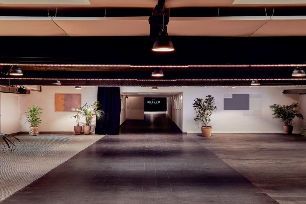 Nuestro espacio La Salle by Eneldo, el lugar perfecto para eventos corporativos en Madrid. Ubicado a tan solo 150m del emblemático Estadio Santiago Bernabéu, un lugar excepcional para empresas que buscan acoger a grandes multitudes y en pleno centro. 

#eneldocatering #fincaastilbebyeneldo #lasallebyeneldo #grupoeneldo #venues #eventos2024 #eventossociales #eventocorporativo #eventosmadrid #venuesmadrid #venues #eventosexclusivos #cateringmadrid #gastronomiaespañola #bodas #lifestyle #beautyandlifestyle #placetobe