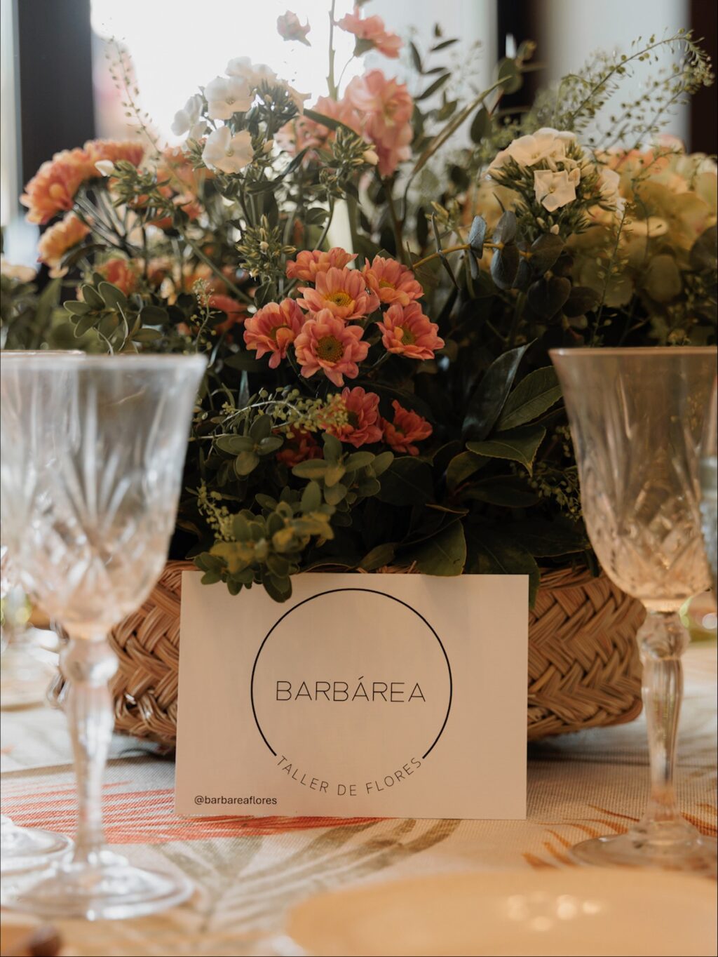 Así de increíbles quedan nuestras mesas en Finca Astilbe con nuestras floristas homologadas: @marta.azpeitia @barbareaflores @bukkaflores @eltallerdelucia y @alfabiaflores Descubre su trabajo a través de nuestros eventos. Siempre buscamos calidad y atención al detalle para que vuestros eventos sean los mejores.
#eneldocatering #fincaastilbebyeneldo #lasallebyeneldo #grupoeneldo #venues #eventos2025 #eventossociales #eventocorporativo #eventosmadrid #venuesmadrid #venues #eventosexclusivos #cateringmadrid #gastronomiaespañola #bodas #lifestyle #beautyandlifestyle #placetobe