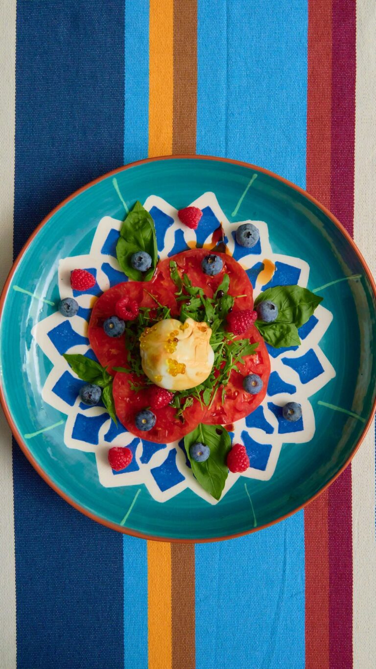 Burrata de Puglia, el bocado más sabroso.
Acompañada de tomate Mar Azul y un toque de aceto balsámico, esta combinación sencilla y exquisita destaca por su frescura y sabor inconfundible.

#eneldocatering #fincaastilbebyeneldo #lasallebyeneldo #grupoeneldo #venues #eventos2024 #eventossociales #eventocorporativo #eventosmadrid #venuesmadrid #venues #eventosexclusivos #cateringmadrid #gastronomiaespañola #bodas #lifestyle #beautyandlifestyle #placetobe