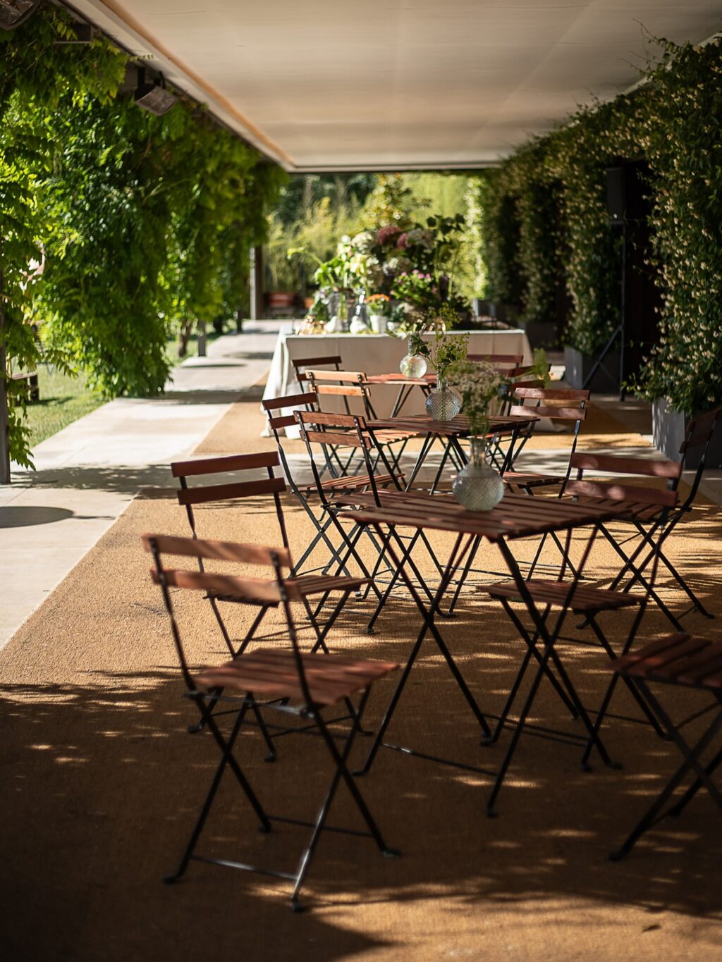 Así de espectaculares quedan las bodas civiles en los jardines de Finca Astilbe. El diseño paisajístico de la finca ha sido cuidadosamente pensado para ofrecer a nuestros novios y sus invitados un pequeño oasis en Madrid lleno de flores. Entra en nuestra página web y descubre Finca Astilbe.

#eneldocatering #fincaastilbebyeneldo #lasallebyeneldo #grupoeneldo #venues #eventos2025 #eventossociales #eventocorporativo #eventosmadrid #venuesmadrid #venues #eventosexclusivos #cateringmadrid #gastronomiaespañola #bodas #lifestyle #beautyandlifestyle #placetobe