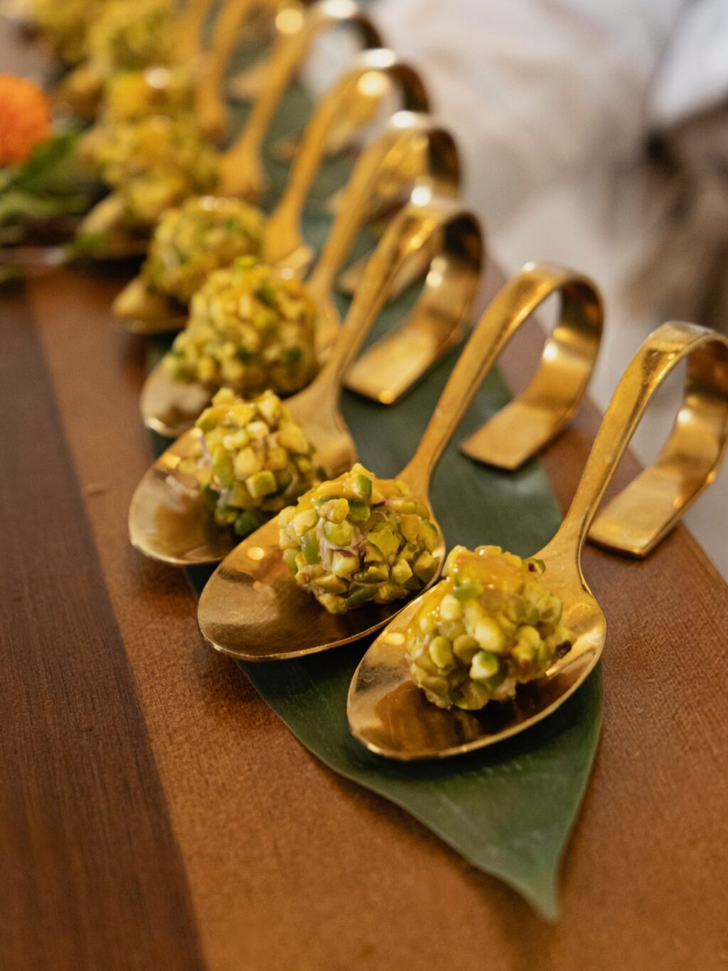 Os traemos nuevos y deliciosos aperitivos que no os querréis perder! Crujiente de langostinos con mayonesa, steak tartar, tacos, brochetas de pollo al curry… Todo lo necesario para que vuestros invitados disfruten como nunca antes.
#eneldocatering #fincaastilbebyeneldo #lasallebyeneldo #grupoeneldo #venues #eventos2025 #eventossociales #eventocorporativo #eventosmadrid #venuesmadrid #venues #eventosexclusivos #cateringmadrid #gastronomiaespañola #bodas #lifestyle #beautyandlifestyle #placetobe