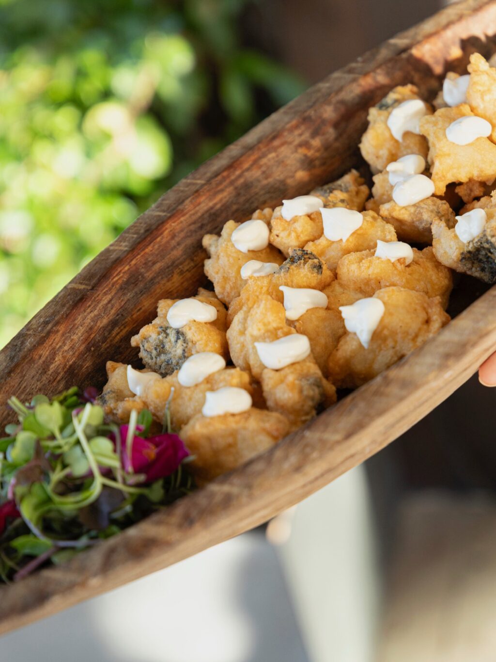 Os traemos nuevos y deliciosos aperitivos que no os querréis perder! Crujiente de langostinos con mayonesa, steak tartar, tacos, brochetas de pollo al curry… Todo lo necesario para que vuestros invitados disfruten como nunca antes.
#eneldocatering #fincaastilbebyeneldo #lasallebyeneldo #grupoeneldo #venues #eventos2025 #eventossociales #eventocorporativo #eventosmadrid #venuesmadrid #venues #eventosexclusivos #cateringmadrid #gastronomiaespañola #bodas #lifestyle #beautyandlifestyle #placetobe