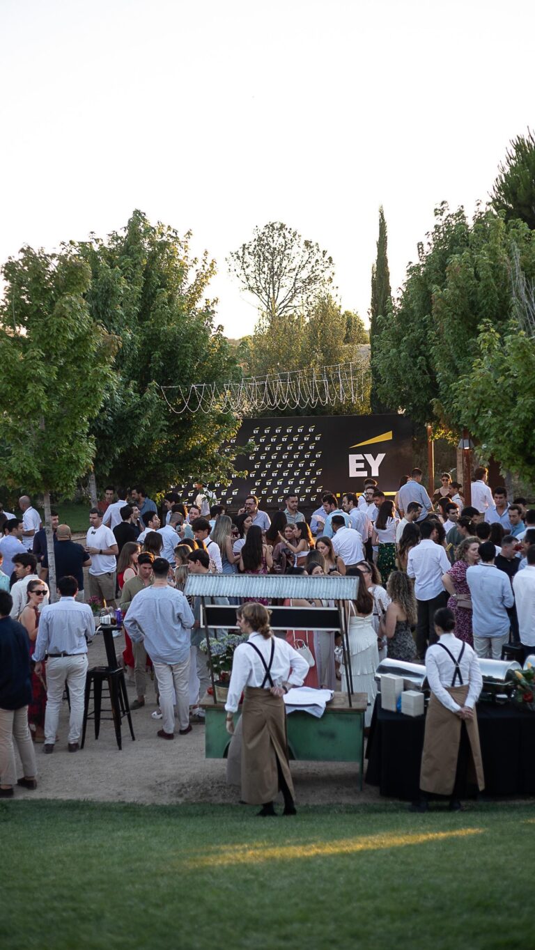 Evento corporativo en nuestros jardines de Finca Astilbe. Rodeado de naturaleza y a pocos minutos de Madrid, nuestro espacio es el lugar perfecto para cualquier tipo de celebración.

#eneldocatering #fincaastilbebyeneldo #lasallebyeneldo #grupoeneldo #venues #eventos2025 #eventossociales #eventocorporativo #eventosmadrid #venuesmadrid #venues #eventosexclusivos #cateringmadrid #gastronomiaespañola #bodas #lifestyle #beautyandlifestyle #placetobe