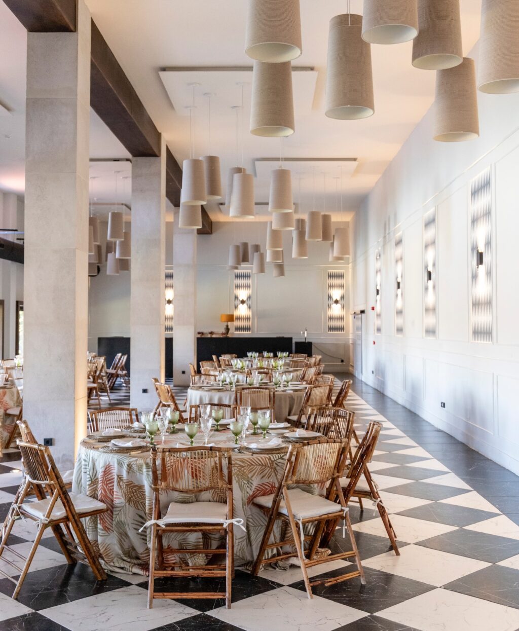 Ambientes versátiles y elegantes listos para adaptarse a tu estilo personal y necesidades. Creamos escenarios únicos para cada ocasión. Descubre Finca Astilbe en GrupoEneldo.es.
#eneldocatering #fincaastilbebyeneldo #lasallebyeneldo #grupoeneldo #eventos2025