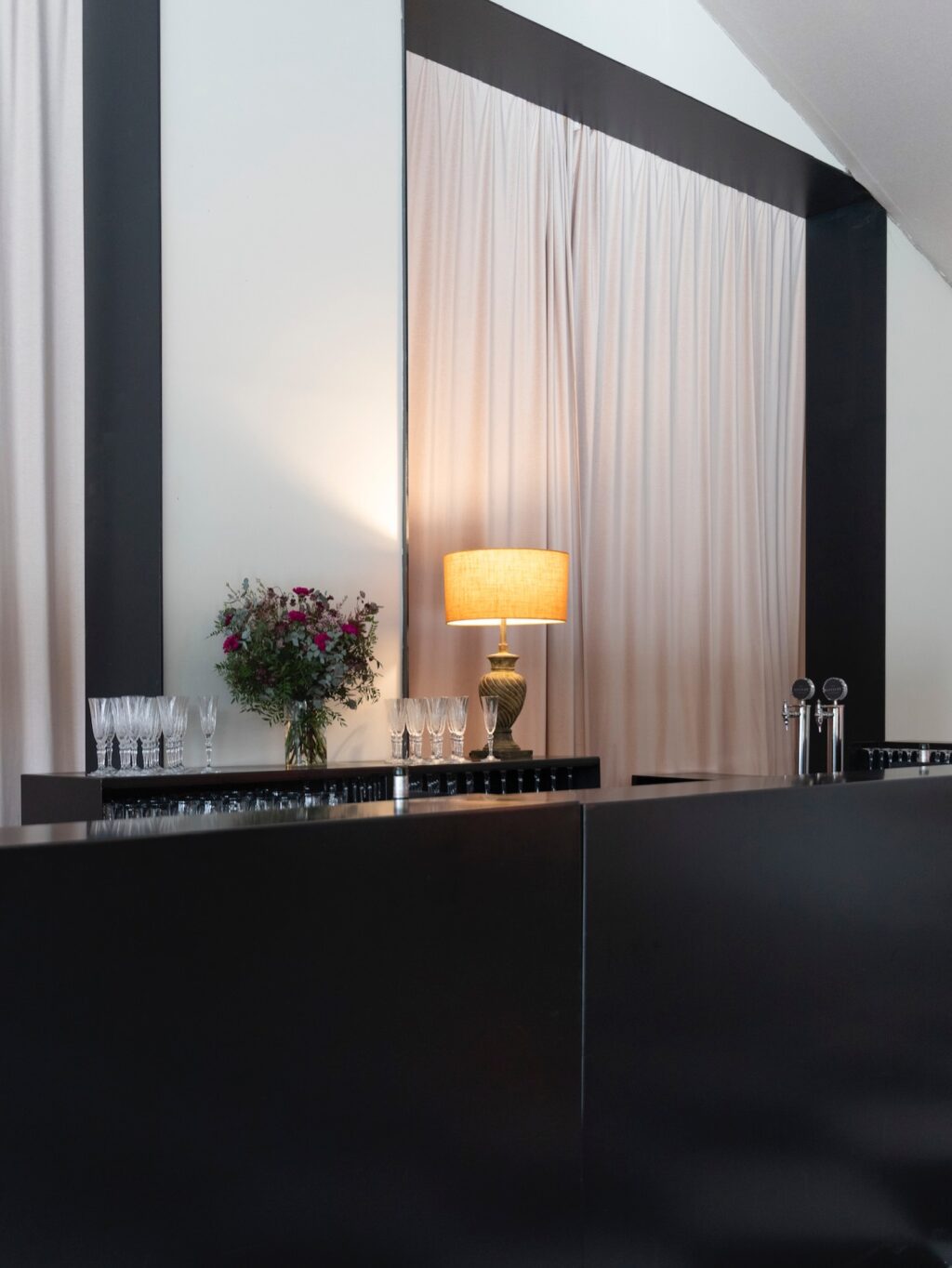 ¡Una boda inolvidable en Finca Astilbe! @lucesdecuento llenó los techos de nuestro salón Plenaria transformando el espacio con esta puesta en escena única. Una decoración mágica!
#eneldocatering #fincaastilbebyeneldo #lasallebyeneldo #grupoeneldo #eventos2026