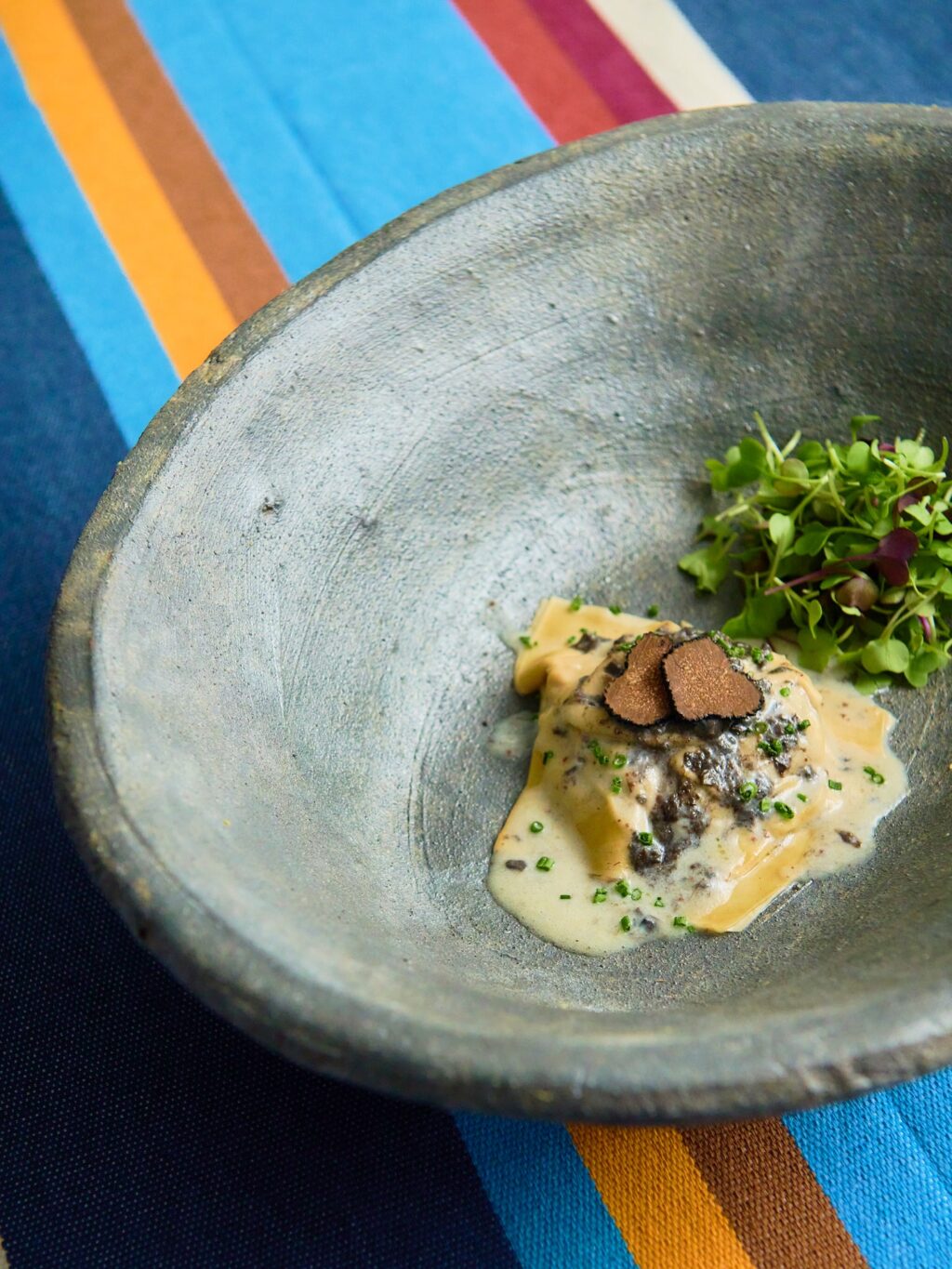 Raviolones de foie y boletus con crema de parma y trufa, un plato que habla por sí solo. Una increíble mezcla de sabores creada por nuestros fantásticos chefs. Descubre todas las propuestas de platos en www.grupoeneldo.com

#eneldocatering #fincaastilbebyeneldo #lasallebyeneldo #grupoeneldo #venues #eventos2025 #eventossociales #eventocorporativo #eventosmadrid #venuesmadrid #venues #eventosexclusivos #cateringmadrid #gastronomiaespañola #bodas #lifestyle #beautyandlifestyle #placetobe