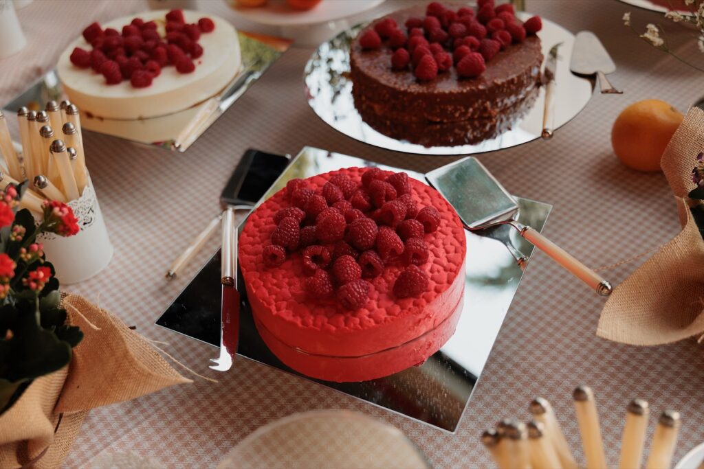 Así de espectacular quedan las mesas de postres con Grupo Eneldo. Este montaje en Finca Astilbe fue con una de nuestras floristas homologadas @bukkaflores . Increíble! Así quién se puede resistir?
#eneldocatering #fincaastilbebyeneldo #lasallebyeneldo #grupoeneldo #venues #eventos2025 #eventossociales #eventocorporativo #eventosmadrid #venuesmadrid #venues #eventosexclusivos #cateringmadrid #gastronomiaespañola #bodas #lifestyle #beautyandlifestyle #placetobe