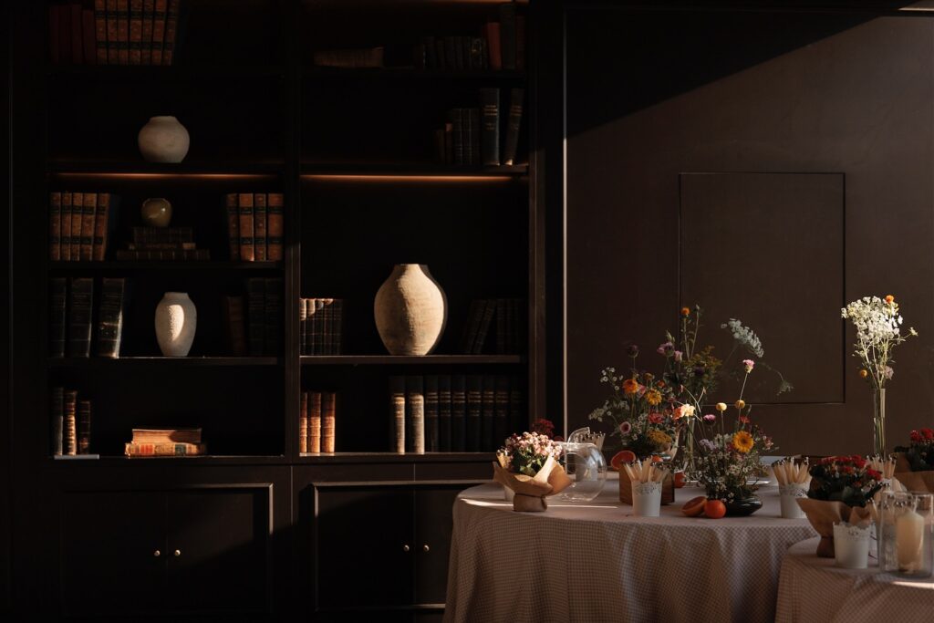 Así de espectacular quedan las mesas de postres con Grupo Eneldo. Este montaje en Finca Astilbe fue con una de nuestras floristas homologadas @bukkaflores . Increíble! Así quién se puede resistir?
#eneldocatering #fincaastilbebyeneldo #lasallebyeneldo #grupoeneldo #venues #eventos2025 #eventossociales #eventocorporativo #eventosmadrid #venuesmadrid #venues #eventosexclusivos #cateringmadrid #gastronomiaespañola #bodas #lifestyle #beautyandlifestyle #placetobe