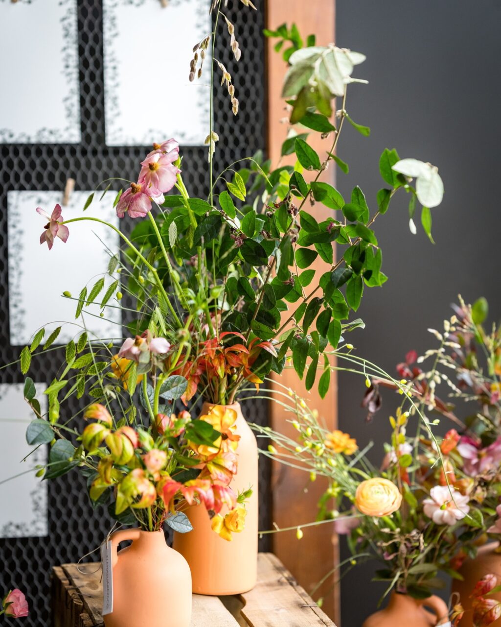 Así de espectaculares quedó el sitting-plan de @elenasuarezandco en Finca Astilbe. Con nuestras floristas homologadas @elenasuarezandco @barbareaflores @eltallerdelucia @bukkaflores @marta.azpeitia @alfabiaflores garantizamos a nuestros clientes el mejor resultado en nuestros eventos. Montajes que dejarán a todos boquiabiertos. ðºð·

#eneldocatering #fincaastilbebyeneldo #lasallebyeneldo #grupoeneldo #venues #eventos2024 #eventossociales #eventocorporativo #eventosmadrid #venuesmadrid #venues #eventosexclusivos #cateringmadrid #gastronomiaespañola #bodas #lifestyle #beautyandlifestyle #placetobe