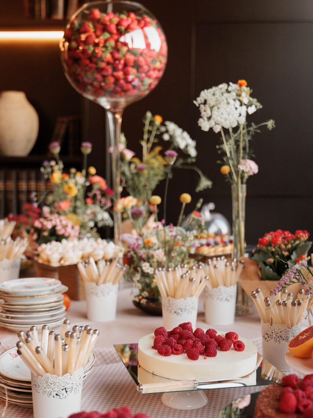 Sabrosos y apetitosos detalles de nuestro buffet de postres. Igual de bueno que bonito.ð

#eneldocatering #fincaastilbebyeneldo #lasallebyeneldo #grupoeneldo #venues #eventos2025 #eventossociales #eventocorporativo #eventosmadrid #venuesmadrid #venues #eventosexclusivos #cateringmadrid #gastronomiaespañola #bodas #lifestyle #beautyandlifestyle #placetobe