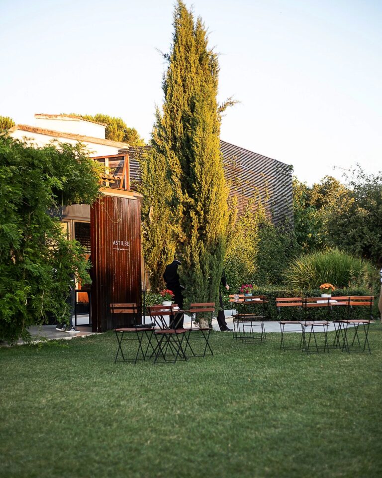 Los atardeceres en Finca Astilbe son especialmente bonitos….Nuestros jardines verdes, llenos de flores  son el entorno perfecto para celebrar cualquier evento. ¡Descúbrelo en persona! 

#eneldocatering #fincaastilbebyeneldo #lasallebyeneldo #grupoeneldo #venues #eventos2024 #eventossociales #eventocorporativo #eventosmadrid #venuesmadrid #venues #eventosexclusivos #cateringmadrid #gastronomiaespañola #bodas #lifestyle #beautyandlifestyle #placetobe