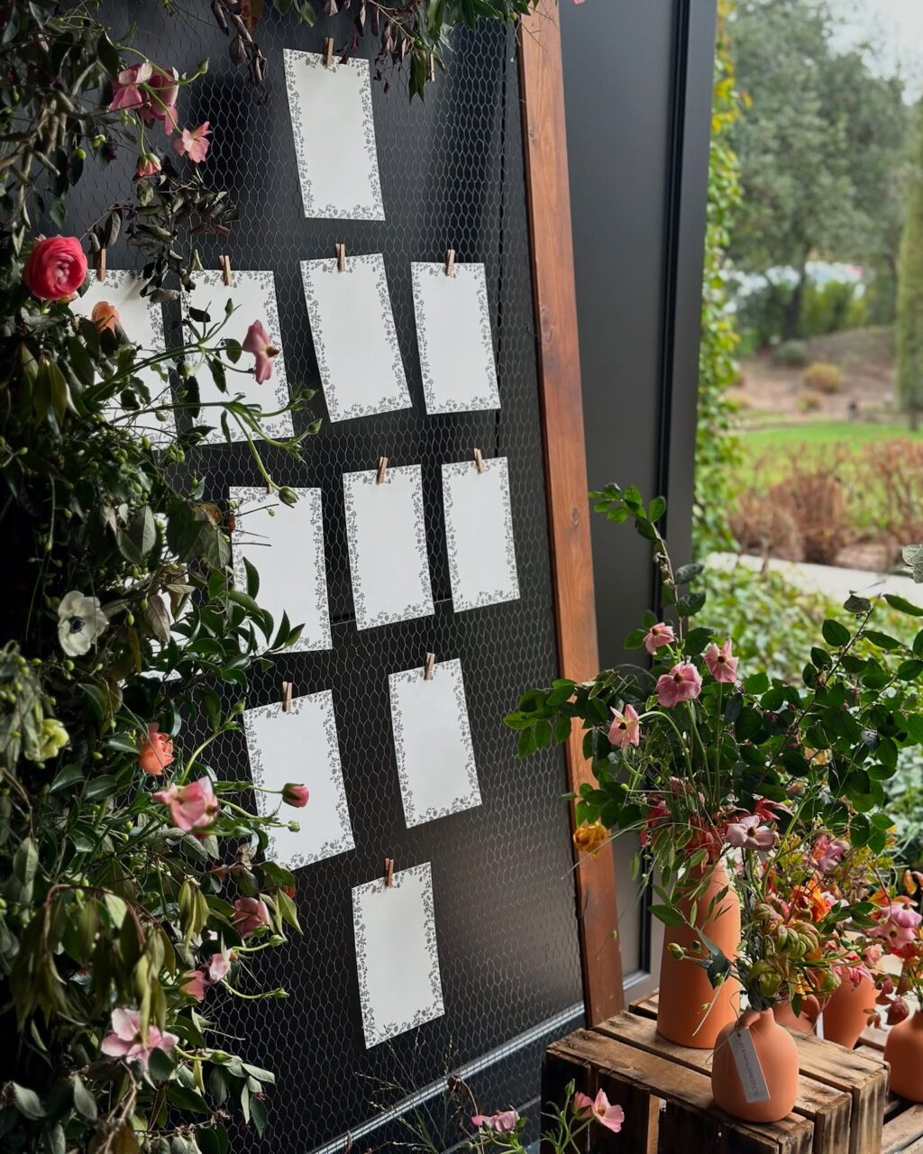Así de espectaculares quedó el sitting-plan de @elenasuarezandco en Finca Astilbe. Con nuestras floristas homologadas @elenasuarezandco @barbareaflores @eltallerdelucia @bukkaflores @marta.azpeitia @alfabiaflores garantizamos a nuestros clientes el mejor resultado en nuestros eventos. Montajes que dejarán a todos boquiabiertos. ðºð·

#eneldocatering #fincaastilbebyeneldo #lasallebyeneldo #grupoeneldo #venues #eventos2024 #eventossociales #eventocorporativo #eventosmadrid #venuesmadrid #venues #eventosexclusivos #cateringmadrid #gastronomiaespañola #bodas #lifestyle #beautyandlifestyle #placetobe