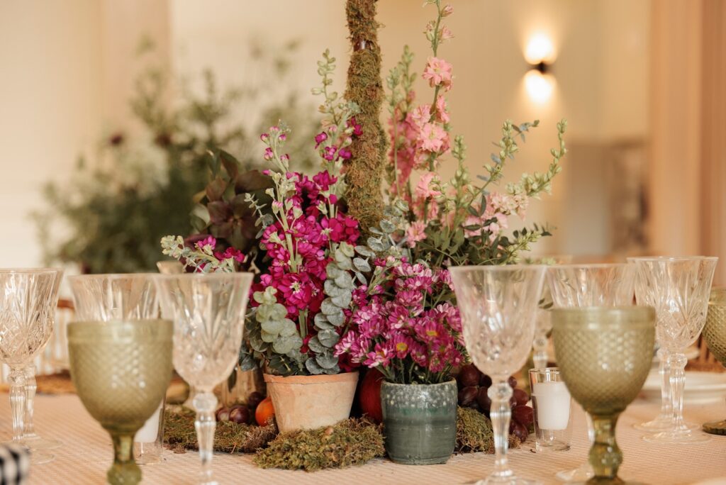 ¡Tenemos el mejor equipo! Gracias al trabajo de nuestras floristas homologadas nuestros eventos quedan siempre espectaculares: @marta.azpeitia @bukkaflores @barbareaflores @alfabiaflores @eltallerdelucia @aquileaflores 

ð½️ @options_es 

#eneldocatering #fincaastilbebyeneldo #lasallebyeneldo #grupoeneldo #venues #eventos2025 #eventossociales #eventocorporativo #eventosmadrid #venuesmadrid #venues #eventosexclusivos #cateringmadrid #gastronomiaespañola #bodas #lifestyle #beautyandlifestyle #placetobe