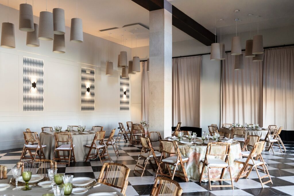 Nuestros salones Dos Aguas son el espacio perfecto para cualquier evento. Diáfanos, modernos y adaptables a todo tipo de necesidades. Su diseño atemporal es el mejor escenario para un evento de empresa o una boda. ¡Tú decides!
#eneldocatering #fincaastilbebyeneldo #lasallebyeneldo #grupoeneldo #venues #eventos2025 #eventossociales #eventocorporativo #eventosmadrid #venuesmadrid #venues #eventosexclusivos #cateringmadrid #gastronomiaespañola #bodas #lifestyle #beautyandlifestyle #placetobe