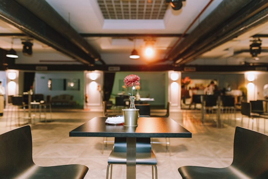 Nuestro espacio La Salle by Eneldo se encuentra en pleno centro urbano de Madrid, a solo 150 m del Estadio Santiago Bernabéu, diseñado para eventos corporativos, sociales y profesionales. Con 1.400 m², dos salas independientes conectadas por un amplio pasillo y tecnología audiovisual de última generación, se adapta a reuniones, conferencias, presentaciones y celebraciones con estilo. Más información en GrupoEneldo.com.
#eneldocatering #fincaastilbebyeneldo #lasallebyeneldo #grupoeneldo #eventos2026