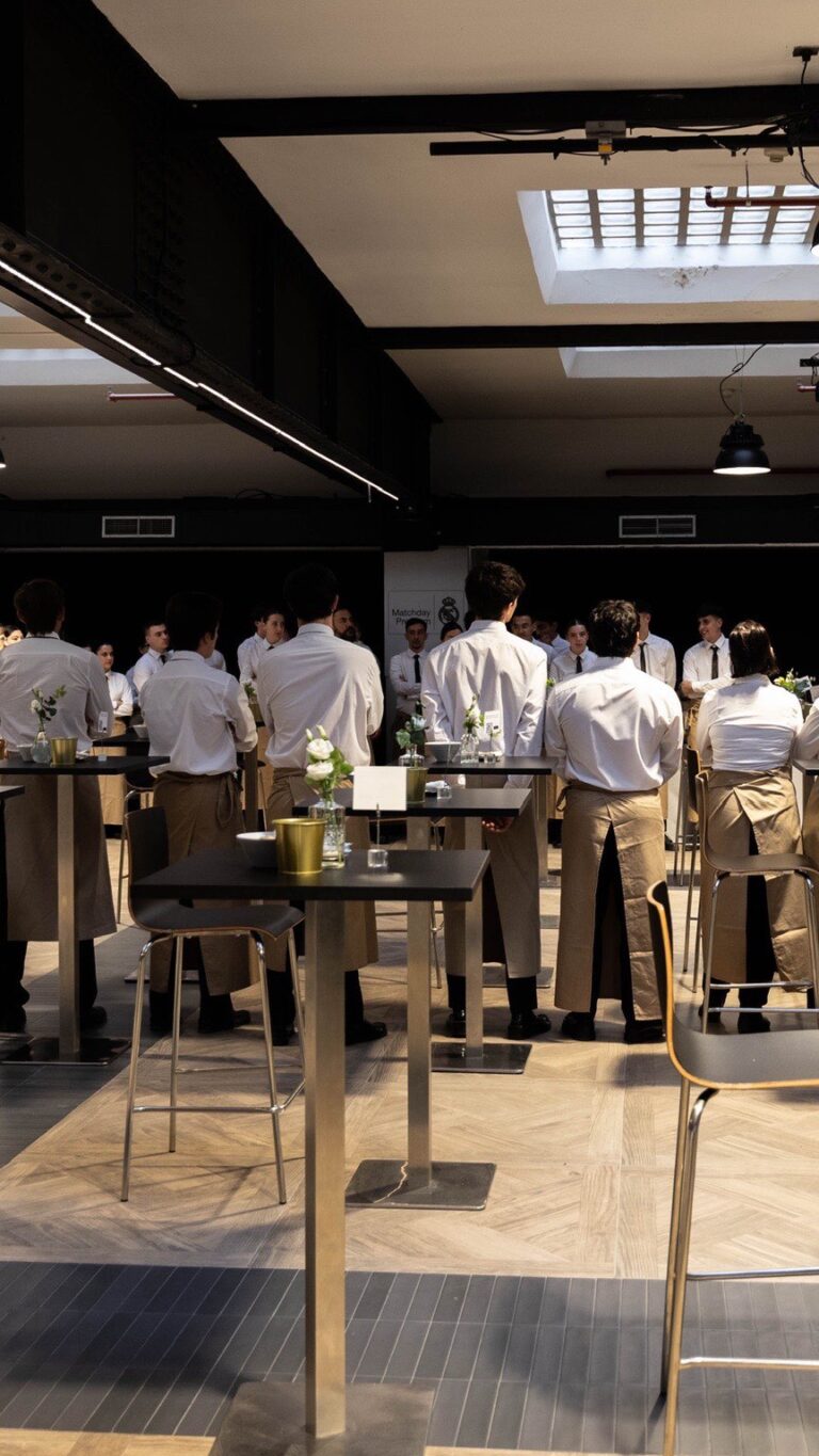 ¡Hala Madrid! Entra con nosotros en el Área Vip del Real Madrid de nuestro Espacio La Salle by Eneldo y descubre la experiencia. Los días de partido se transforma para acoger a los madridistas más futboleros y así de alucinante queda.

#eneldocatering #fincaastilbebyeneldo #lasallebyeneldo #grupoeneldo #venues #eventos2024 #eventossociales #eventocorporativo #eventosmadrid #venuesmadrid #venues #eventosexclusivos #cateringmadrid #gastronomiaespañola #bodas #lifestyle #beautyandlifestyle #placetobe