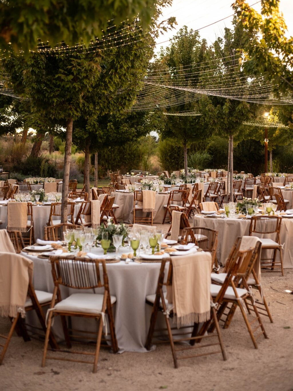Ceremonias que emocionan, recuerdos para siempre. Así de espectacular quedó esta boda en el jardín de Finca Astilbe. Nosotros nos encargamos de que todo salga perfecto y sea un día inmejorable.
#eneldocatering #fincaastilbebyeneldo #lasallebyeneldo #grupoeneldo #eventos2026