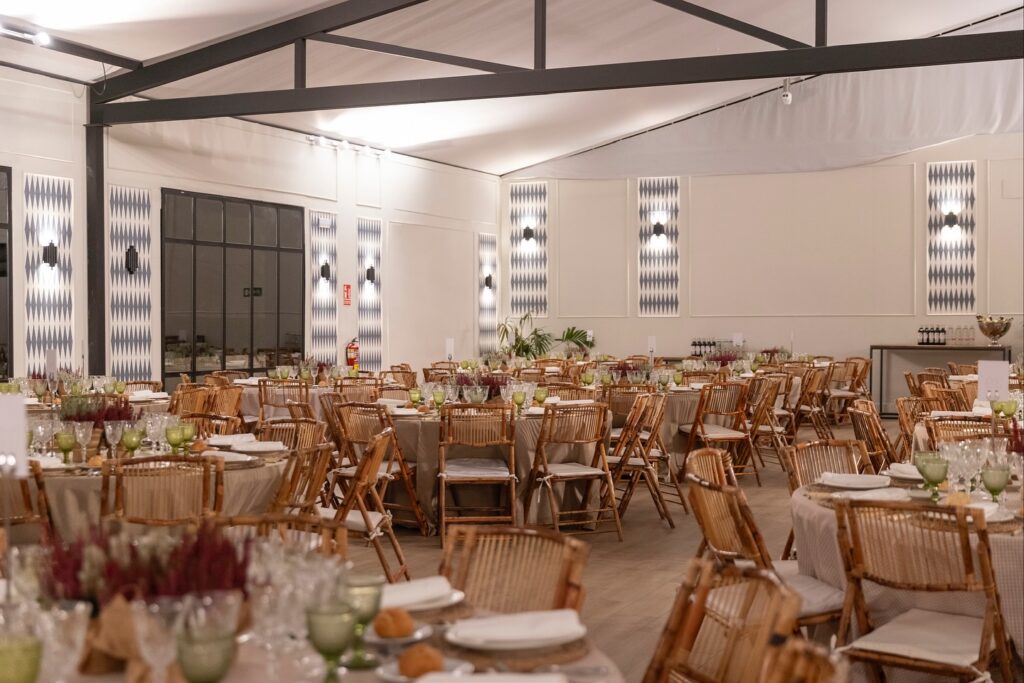 Una cena para 700 personas sentadas en nuestro salón interior “Plenaria” de Finca Astilbe. Un espacio flexible que se adapta a las necesidades de cada evento. Gracias a nuestro equipo, podemos garantizar una experiencia impecable en cuanto a montaje, servicio y atención al detalle.

#eneldocatering #fincaastilbebyeneldo #lasallebyeneldo #grupoeneldo #venues #eventos2025 #eventossociales #eventocorporativo #eventosmadrid #venuesmadrid #venues #eventosexclusivos #cateringmadrid #gastronomiaespañola #bodas #lifestyle #beautyandlifestyle #placetobe