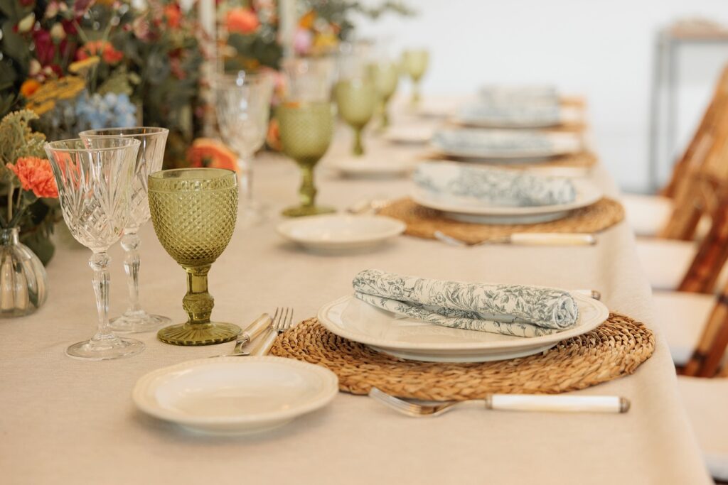 ¡Tenemos el mejor equipo! Gracias al trabajo de nuestras floristas homologadas nuestros eventos quedan siempre espectaculares: @marta.azpeitia @bukkaflores @barbareaflores @alfabiaflores @eltallerdelucia @aquileaflores 

ð½️ @options_es 

#eneldocatering #fincaastilbebyeneldo #lasallebyeneldo #grupoeneldo #venues #eventos2025 #eventossociales #eventocorporativo #eventosmadrid #venuesmadrid #venues #eventosexclusivos #cateringmadrid #gastronomiaespañola #bodas #lifestyle #beautyandlifestyle #placetobe