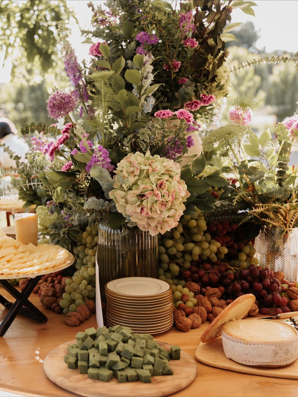 Nuestros aperitivos son mucho más que un entrante. En Grupo Eneldo elaboramos cada bocado con la misma pasión que un plato principal: puestos de quesos, ostras, tartar… Cada detalle está pensado para sorprender, porque los aperitivos marcan el tono de tu evento.

#eneldocatering #fincaastilbebyeneldo #lasallebyeneldo #grupoeneldo #venues #eventos2025 #eventossociales #eventocorporativo #eventosmadrid #venuesmadrid #venues #eventosexclusivos #cateringmadrid #gastronomiaespañola #bodas #lifestyle #beautyandlifestyle #placetobe