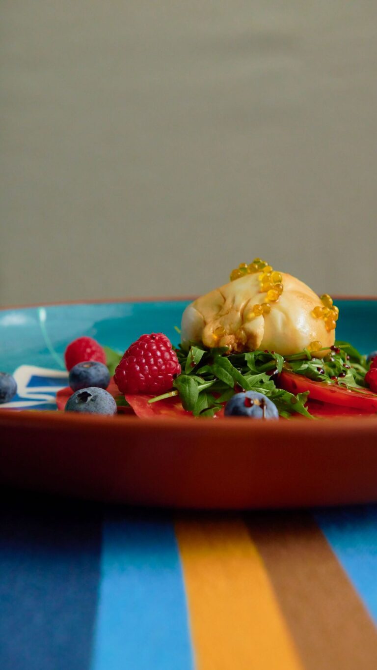 Burrata de Puglia con tomate Mar Azul rematado con aceto balsamico. Una explosión de sabor que es un éxito asegurado. ðð®ð¹

#eneldocatering #fincaastilbebyeneldo #lasallebyeneldo #grupoeneldo #venues #eventos2025 #eventossociales #eventocorporativo #eventosmadrid #venuesmadrid #venues #eventosexclusivos #cateringmadrid #gastronomiaespañola #bodas #lifestyle #beautyandlifestyle #placetobe