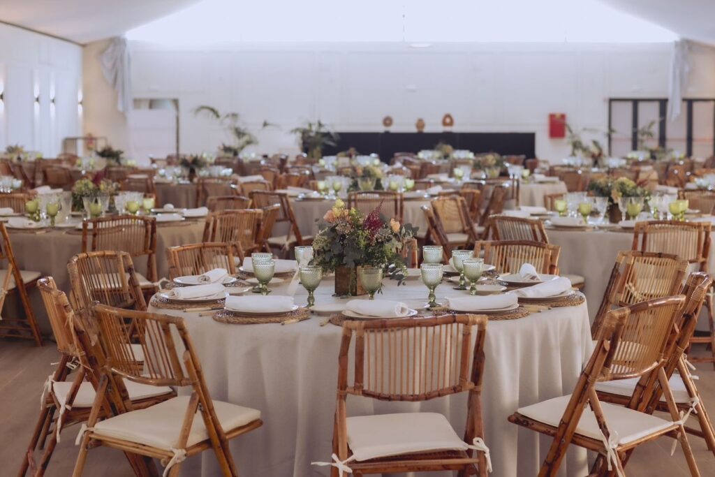 ¡Así de bonita fue la boda de Bea y Nacho en Finca Astilbe! Cada rincón se transformó para crear una celebración inolvidable, rodeada de flores increíbles de @bukkaflores y luz natural. En Grupo Eneldo cuidamos cada detalle para que ese día sea exactamente como lo imaginaste. ¡Bodas únicas que se recuerdan para siempre!

ð¸ @baobab 

#eneldocatering #fincaastilbebyeneldo #lasallebyeneldo #grupoeneldo #venues #eventos2025 #eventossociales #eventocorporativo #eventosmadrid #venuesmadrid #venues #eventosexclusivos #cateringmadrid #gastronomiaespañola #bodas #lifestyle #beautyandlifestyle #placetobe