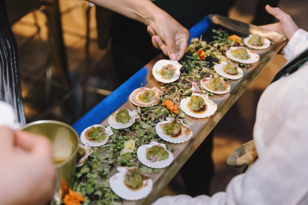 Sabores que conquistan desde el primer bocado. Aperitivos artesanales y puestos de comida que elevan cada evento. Con Grupo Eneldo, la experiencia empieza en el paladar.
#eneldocatering #fincaastilbebyeneldo #lasallebyeneldo #grupoeneldo #venues #eventos2025 #eventossociales #eventocorporativo #eventosmadrid #venuesmadrid #venues #eventosexclusivos #cateringmadrid #gastronomiaespañola #bodas #lifestyle #beautyandlifestyle #placetobe