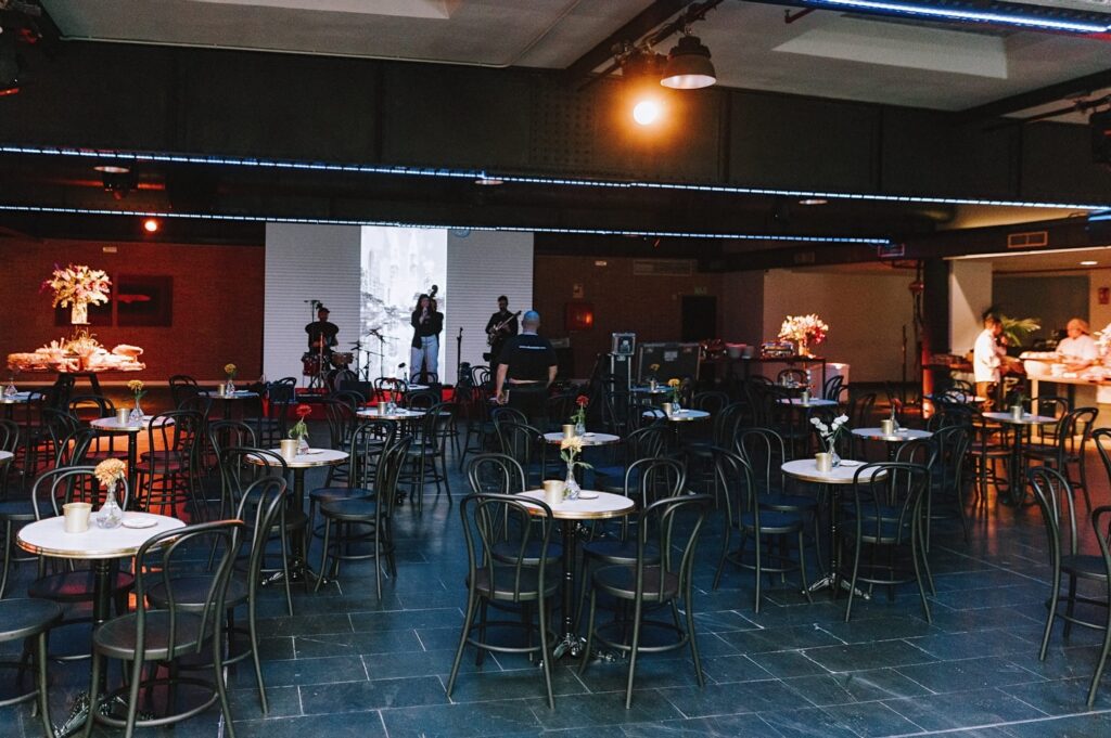 Eventos que fluyen con estilo y organización impecable. En Grupo Eneldo cuidamos la puesta en escena desde el primer hasta el último momento.
ðEspacio La Salle by Eneldo.
#eneldocatering #fincaastilbebyeneldo #lasallebyeneldo #grupoeneldo #eventos2025