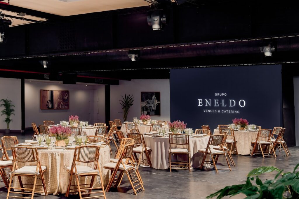 Montajes listos antes de que lleguen tus invitados. Logística, coordinación, espacios flexibles y ejecución profesional para que todo fluya en Finca Astilbe.
#eneldocatering #fincaastilbebyeneldo #lasallebyeneldo #grupoeneldo #eventos2026