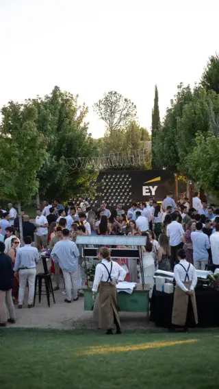Un evento corporativo es mucho más que una reunión: es una oportunidad para conectar, inspirar y crear experiencias memorables. En Finca Astilbe cuidamos cada detalle para transformar encuentros profesionales en momentos únicos, con gastronomía, entorno y servicio a la altura de cada ocasión. 

#eneldocatering #fincaastilbebyeneldo #lasallebyeneldo #grupoeneldo #eventos2026