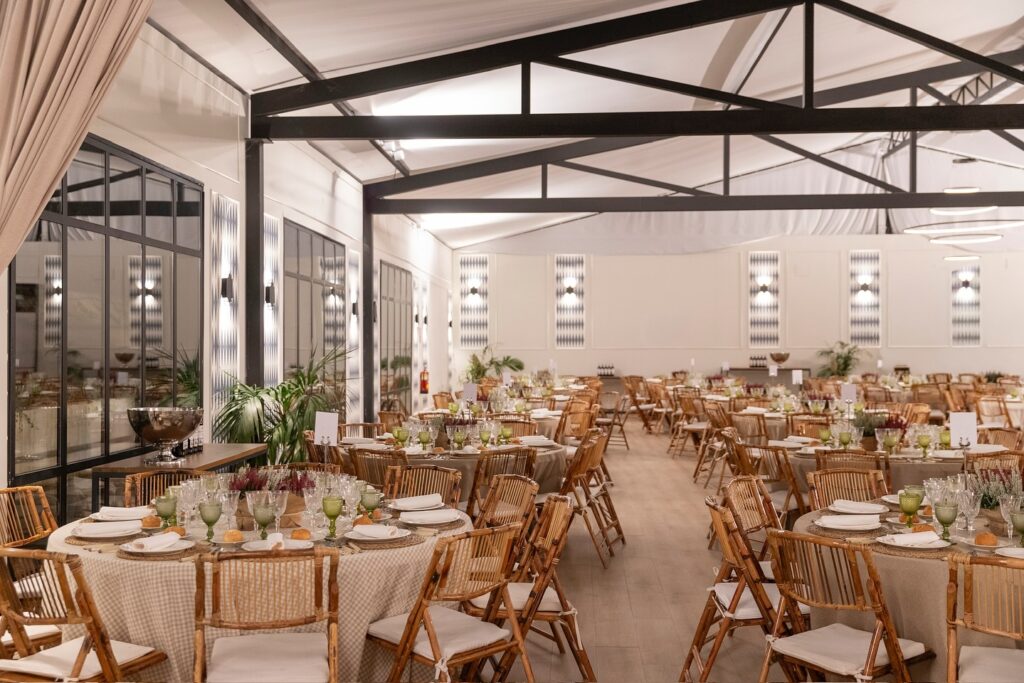 Una cena para 700 personas sentadas en nuestro salón interior “Plenaria” de Finca Astilbe. Un espacio flexible que se adapta a las necesidades de cada evento. Gracias a nuestro equipo, podemos garantizar una experiencia impecable en cuanto a montaje, servicio y atención al detalle.

#eneldocatering #fincaastilbebyeneldo #lasallebyeneldo #grupoeneldo #venues #eventos2025 #eventossociales #eventocorporativo #eventosmadrid #venuesmadrid #venues #eventosexclusivos #cateringmadrid #gastronomiaespañola #bodas #lifestyle #beautyandlifestyle #placetobe