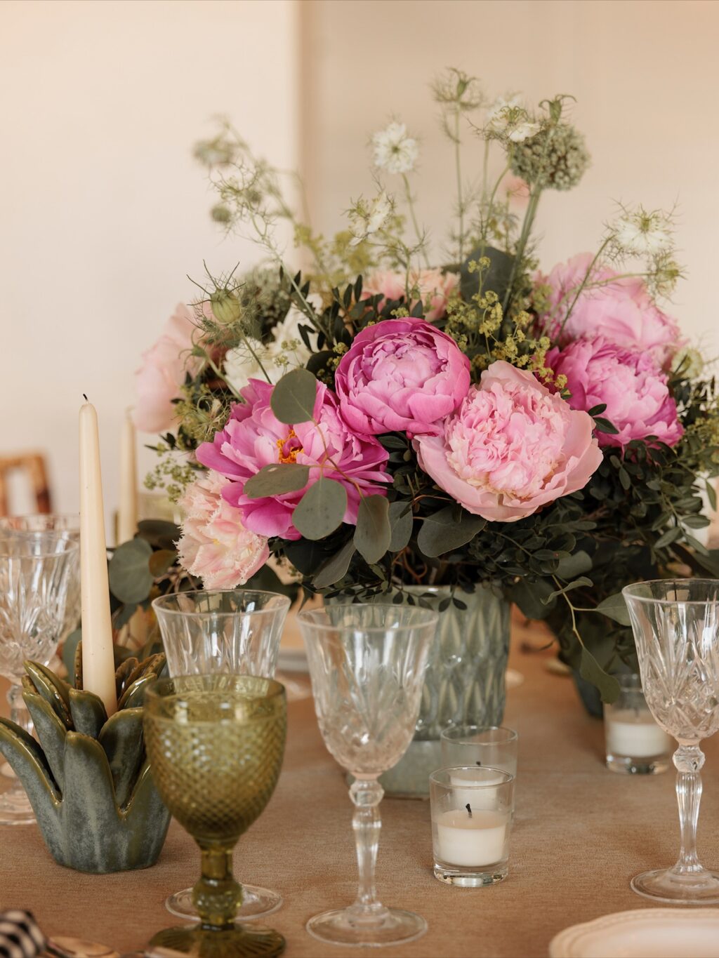 Así de increíbles quedan nuestras mesas en Finca Astilbe con nuestras floristas homologadas: @marta.azpeitia @barbareaflores @bukkaflores @eltallerdelucia y @alfabiaflores Descubre su trabajo a través de nuestros eventos. Siempre buscamos calidad y atención al detalle para que vuestros eventos sean los mejores.
#eneldocatering #fincaastilbebyeneldo #lasallebyeneldo #grupoeneldo #venues #eventos2025 #eventossociales #eventocorporativo #eventosmadrid #venuesmadrid #venues #eventosexclusivos #cateringmadrid #gastronomiaespañola #bodas #lifestyle #beautyandlifestyle #placetobe