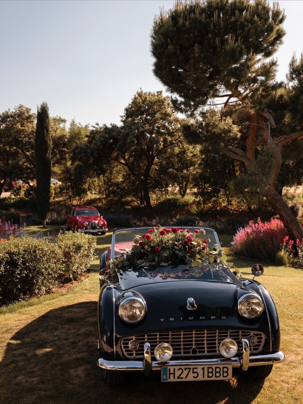 Una recopilación de fotos de un día increíble en Finca Astilbe celebrando el rediseño de Grupo Eneldo. Gracias a todos los que lo hicieron posible. 

@flipocaracoles_agency 
@bukkaflores 
@barbareaflores 
@eltallerdelucia 
@marta.azpeitia 
@click10fotografia
@options_es 
@cochesunicosbynachodevillota 
@authentic_heritage_collection 
@maisonmargiela 
@coach 
@helenarubinstein 
@laraland_experience 

#eneldocatering #fincaastilbebyeneldo #lasallebyeneldo #grupoeneldo #venues #eventos2025 #eventossociales #eventocorporativo #eventosmadrid #venuesmadrid #venues #eventosexclusivos #cateringmadrid #gastronomiaespañola #bodas #lifestyle #beautyandlifestyle #placetobe