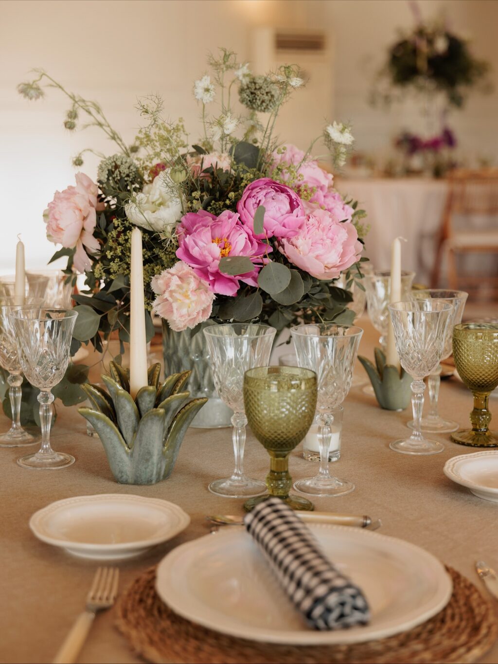 Así de increíbles quedan nuestras mesas en Finca Astilbe con nuestras floristas homologadas: @marta.azpeitia @barbareaflores @bukkaflores @eltallerdelucia y @alfabiaflores Descubre su trabajo a través de nuestros eventos. Siempre buscamos calidad y atención al detalle para que vuestros eventos sean los mejores.
#eneldocatering #fincaastilbebyeneldo #lasallebyeneldo #grupoeneldo #venues #eventos2025 #eventossociales #eventocorporativo #eventosmadrid #venuesmadrid #venues #eventosexclusivos #cateringmadrid #gastronomiaespañola #bodas #lifestyle #beautyandlifestyle #placetobe