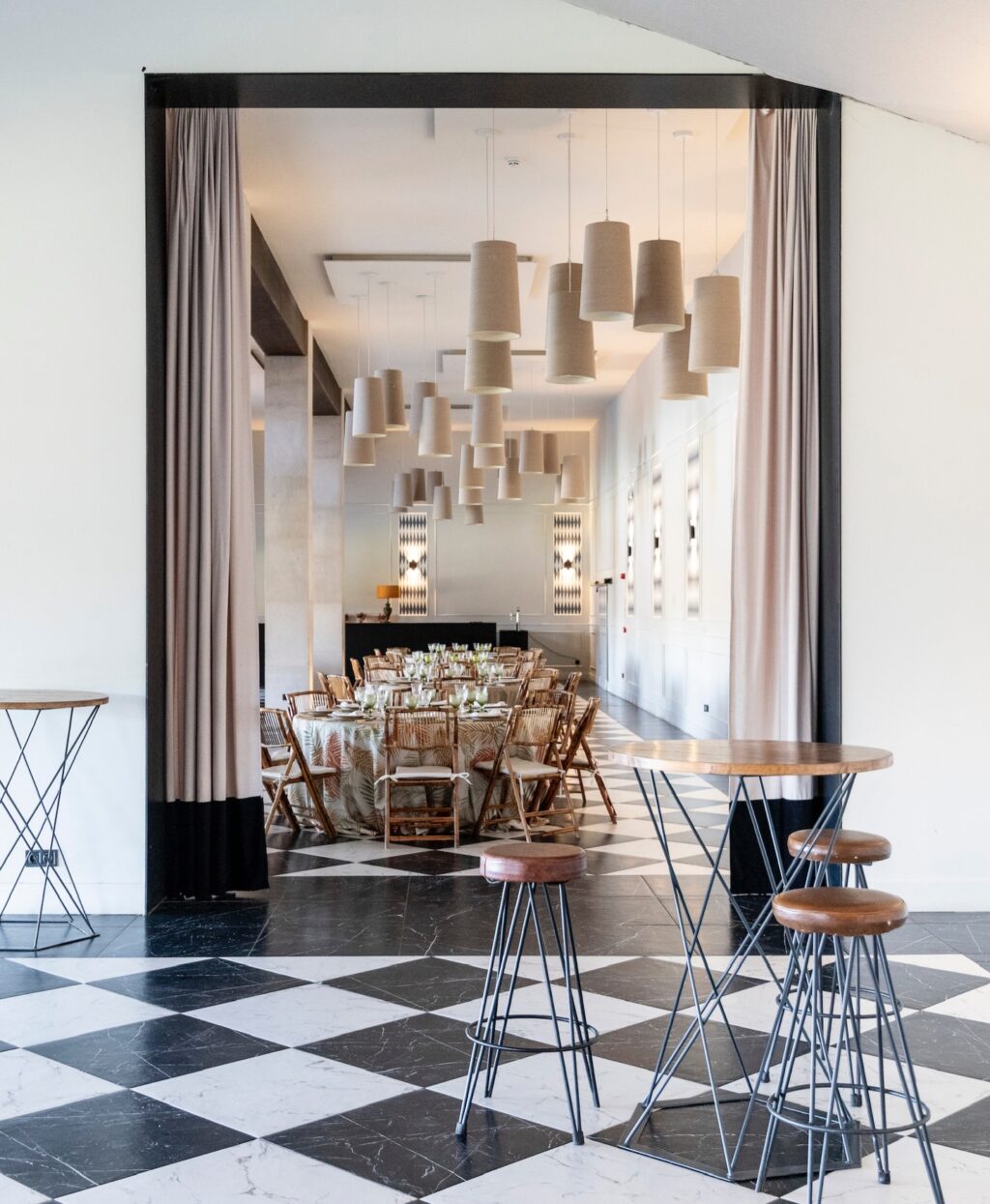 Ambientes versátiles y elegantes listos para adaptarse a tu estilo personal y necesidades. Creamos escenarios únicos para cada ocasión. Descubre Finca Astilbe en GrupoEneldo.es.
#eneldocatering #fincaastilbebyeneldo #lasallebyeneldo #grupoeneldo #eventos2025