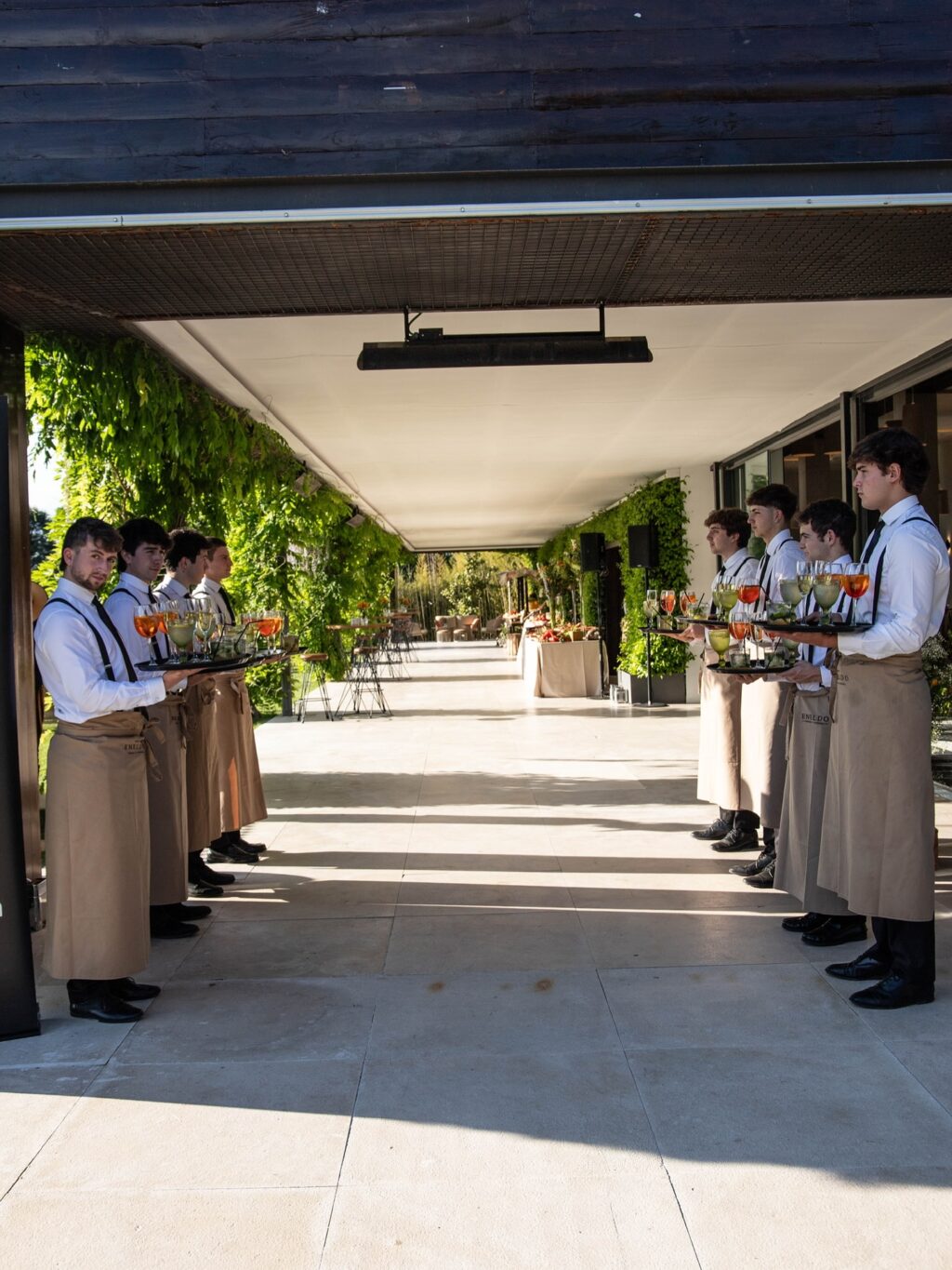 Así de increíbles quedan los eventos corporativos en Finca Astilbe. Un montaje atento al detalle que busca transmitir la identidad de cada empresa, desde la ambientación floral hasta la disposición del espacio. Con más de 40.000 m² de finca, interiores adaptables para unas 700 personas sentadas o 1.300 en cóctel, jardines que soportan hasta 2.000 asistentes, y un catering de alta gastronomía respaldado por más de 45 años de experiencia. Finca Astilbe es el escenario ideal para cualquier evento empresarial.

#eneldocatering #fincaastilbebyeneldo #lasallebyeneldo #grupoeneldo #venues #eventos2025 #eventossociales #eventocorporativo #eventosmadrid #venuesmadrid #venues #eventosexclusivos #cateringmadrid #gastronomiaespañola #bodas #lifestyle #beautyandlifestyle #placetobe