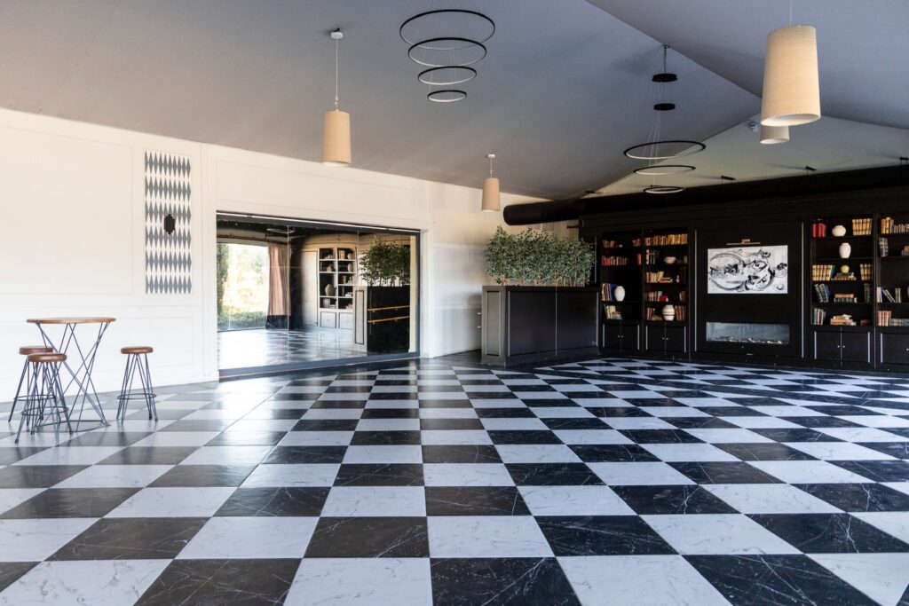 Nuestros salones Dos Aguas son el espacio perfecto para cualquier evento. Diáfanos, modernos y adaptables a todo tipo de necesidades. Su diseño atemporal es el mejor escenario para un evento de empresa o una boda. ¡Tú decides!
#eneldocatering #fincaastilbebyeneldo #lasallebyeneldo #grupoeneldo #venues #eventos2025 #eventossociales #eventocorporativo #eventosmadrid #venuesmadrid #venues #eventosexclusivos #cateringmadrid #gastronomiaespañola #bodas #lifestyle #beautyandlifestyle #placetobe