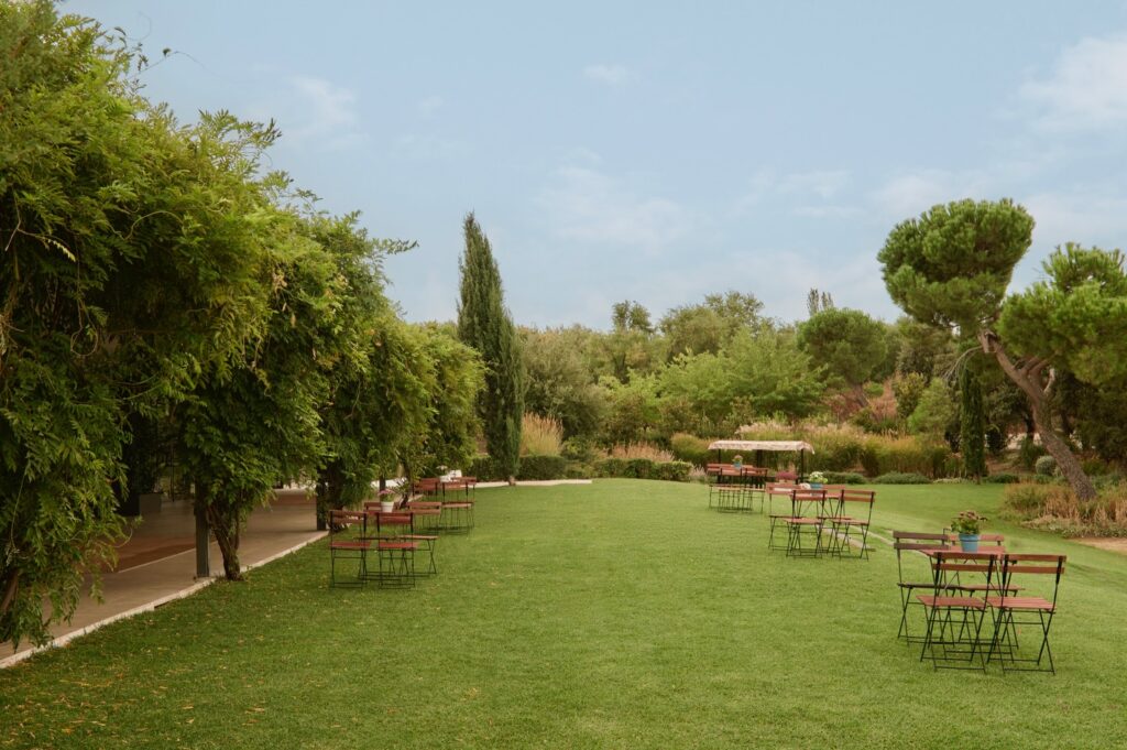 Situada en un enclave privilegiado de Madrid, a tan solo 5 minutos del centro, Finca Astilbe by Eneldo combina naturaleza y proximidad para ofrecerte el escenario perfecto para tus eventos más especiales. Rodeada de árboles y un jardín de flores silvestres, nuestra finca crea una atmósfera exclusiva sin renunciar a la comodidad y al fácil acceso desde cualquier punto de la ciudad. Descubre todo lo que necesitas saber de Finca Astilbe en GrupoEneldo.es.
#eneldocatering #fincaastilbebyeneldo #lasallebyeneldo #grupoeneldo #venues #eventos2025 #eventossociales #eventocorporativo #eventosmadrid #venuesmadrid #venues #eventosexclusivos #cateringmadrid #gastronomiaespañola #bodas #lifestyle #beautyandlifestyle #placetobe