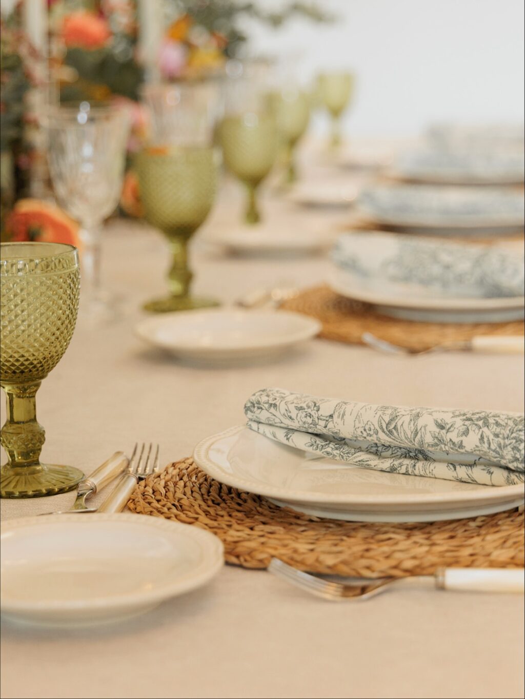 Así de increíbles quedan nuestras mesas en Finca Astilbe con nuestras floristas homologadas: @marta.azpeitia @barbareaflores @bukkaflores @eltallerdelucia y @alfabiaflores Descubre su trabajo a través de nuestros eventos. Siempre buscamos calidad y atención al detalle para que vuestros eventos sean los mejores.
#eneldocatering #fincaastilbebyeneldo #lasallebyeneldo #grupoeneldo #venues #eventos2025 #eventossociales #eventocorporativo #eventosmadrid #venuesmadrid #venues #eventosexclusivos #cateringmadrid #gastronomiaespañola #bodas #lifestyle #beautyandlifestyle #placetobe