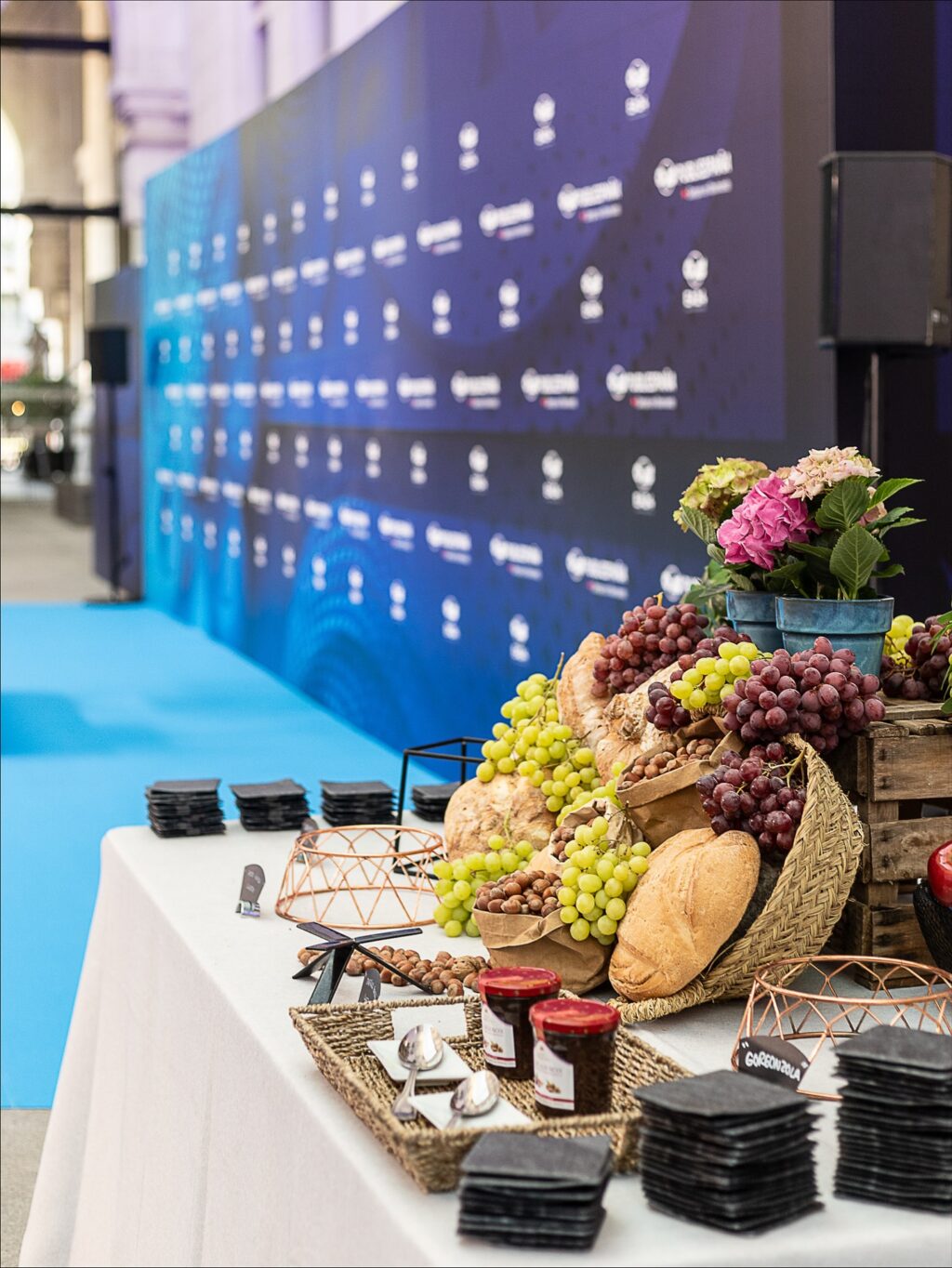 Es un placer formar parte de eventos tan impresionantes como el 35 aniversario de @mediasetcom en lugares tan emblemáticos como el Palacio de Cibeles.
#eneldocatering #fincaastilbebyeneldo #lasallebyeneldo #grupoeneldo #venues #eventos2025 #eventossociales #eventocorporativo #eventosmadrid #venuesmadrid #venues #eventosexclusivos #cateringmadrid #gastronomiaespañola #bodas #lifestyle #beautyandlifestyle #placetobe