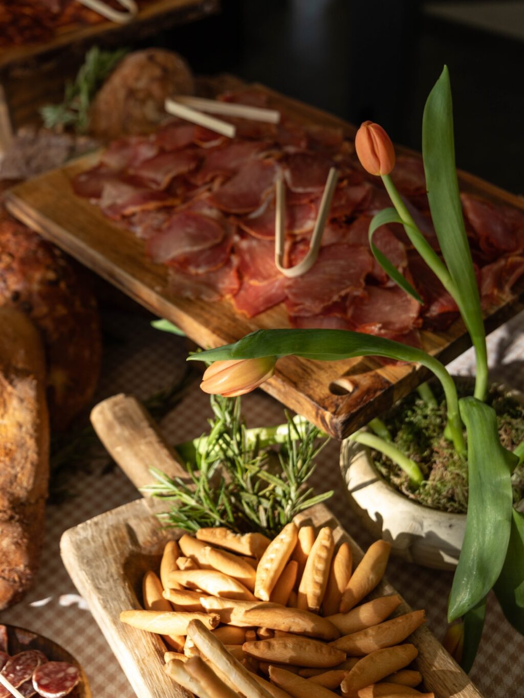 La presentación importa tanto como el sabor. Cada detalle visual de nuestros aperitivos está pensado para sorprender en los momentos clave de tu celebración.
#eneldocatering #fincaastilbebyeneldo #lasallebyeneldo #grupoeneldo #eventos2025