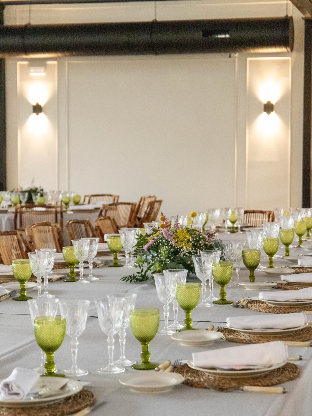 Así de estupendas quedan vuestras bodas en los salones de Finca Astilbe. Gracias al diseño moderno y diáfano, los salones interiores se transforman fácilmente para adaptarse a banquetes, cócteles o ceremonias únicas.

#eneldocatering #fincaastilbebyeneldo #lasallebyeneldo #grupoeneldo #venues #eventos2025 #eventossociales #eventocorporativo #eventosmadrid #venuesmadrid #venues #eventosexclusivos #cateringmadrid #gastronomiaespañola #bodas #lifestyle #beautyandlifestyle #placetobe