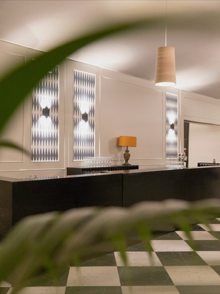 Descubre nuestro salón interior Dos Aguas. Un espacio diáfano que se adapta a las necesidades de cada cliente. Su diseño moderno, elegante y minimalista en blanco y negro son el entorno perfecto para potenciar cualquier evento. Entra en Eneldo.es y reserva ya tu fecha. 

#eneldocatering #fincaastilbebyeneldo #lasallebyeneldo #grupoeneldo #venues #eventos2025 #eventossociales #eventocorporativo #eventosmadrid #venuesmadrid #venues #eventosexclusivos #cateringmadrid #gastronomiaespañola #bodas #lifestyle #beautyandlifestyle #placetobe